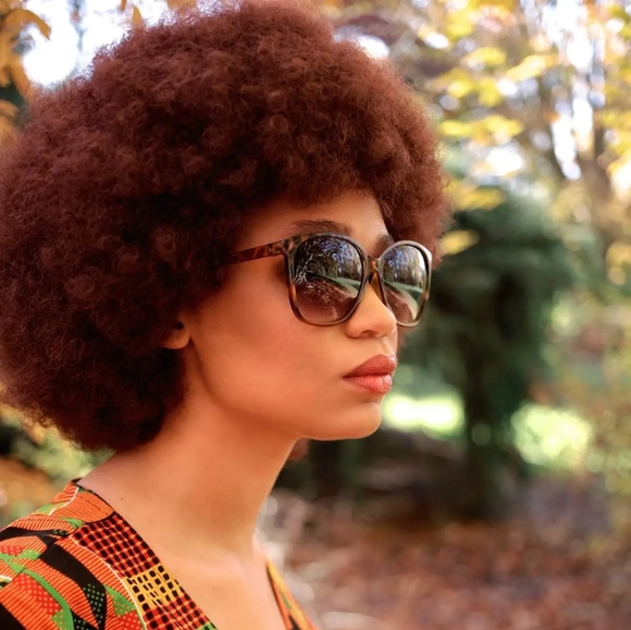 Meet your Posher, LadyPerez - Picture 3 of 5